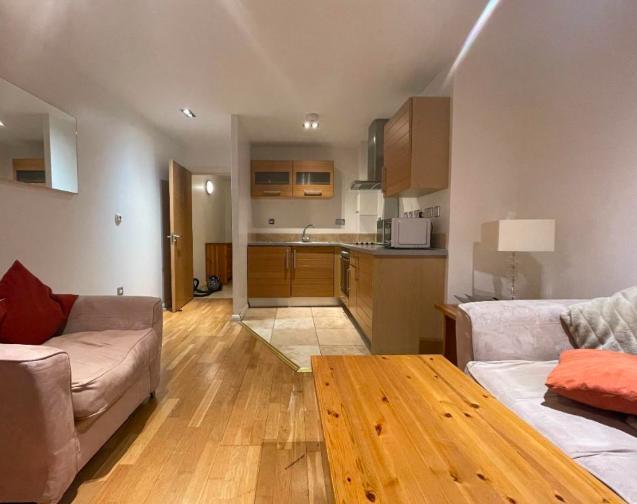 Flat to Rent in South Quay, Canary Wharf, E14 9LS