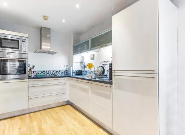 1 Bedroom Flat to Rent in Canary Wharf, South Quay, E14 9HW