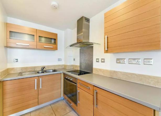 1 Bedroom Flat to Rent in Crossharbour, South Quay, Canary Wharf, E14 9LS