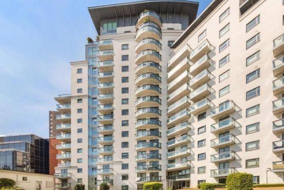 1 Bedroom Flat to Rent in Crossharbour, South Quay, Canary Wharf, E14 9LS