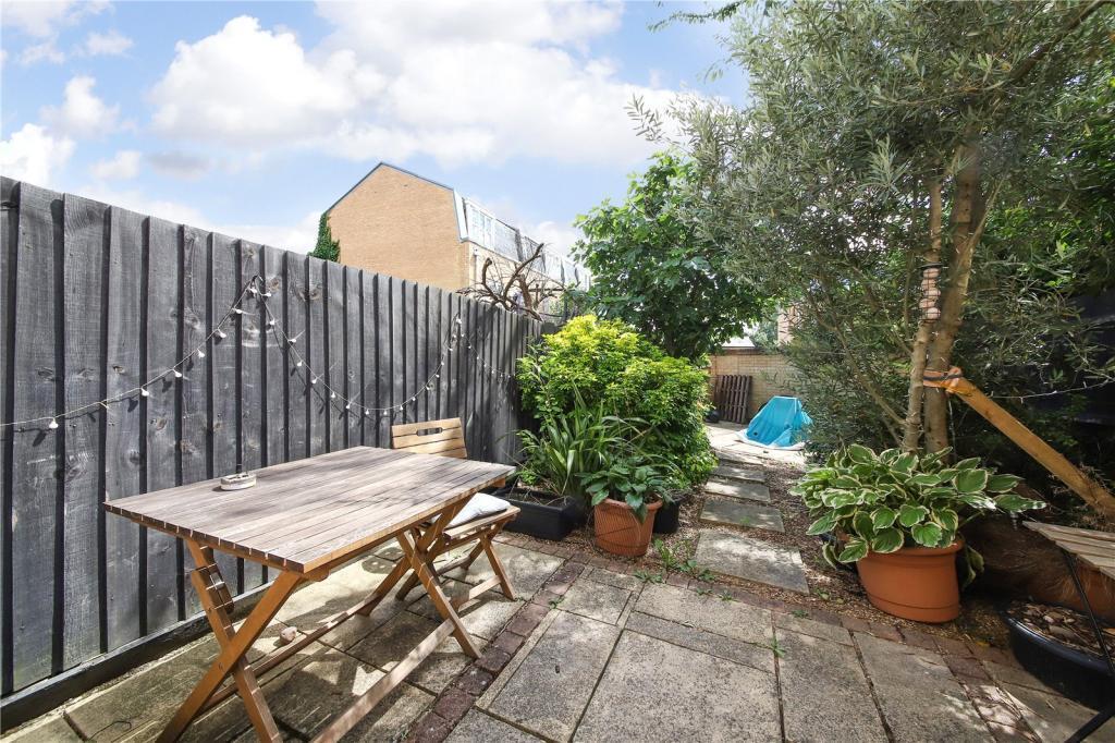 5 Bedroom End Terraced to Rent in Greenwich, Deptford, SE13 7ES