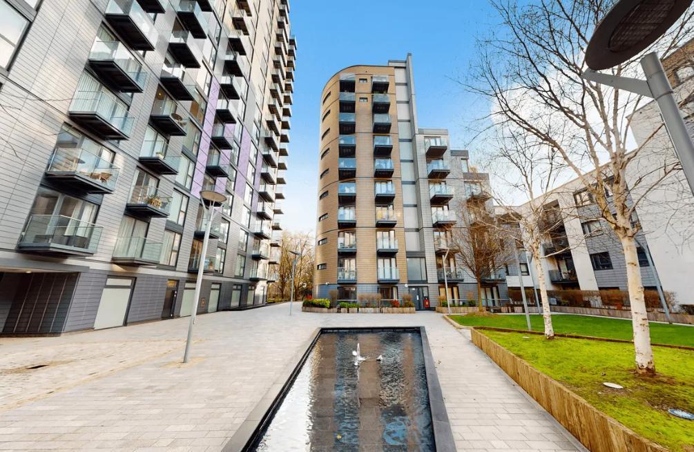 Studio for Sale in Shadwell, Wapping, Tower Hill, E1W 3AR