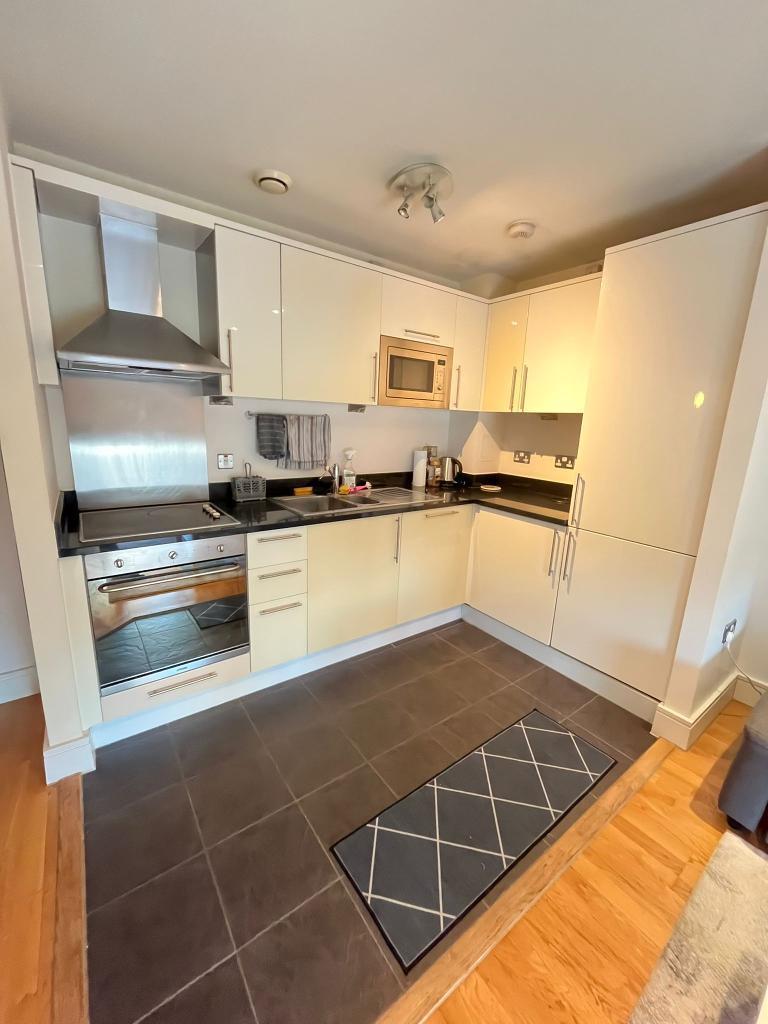 1 Bedroom Apartment to Rent in Blackwall Way, E14 9EL
