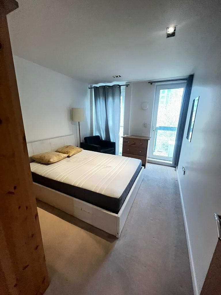 2 Bedroom Flat to Rent in Canary Wharf, E14 9LS