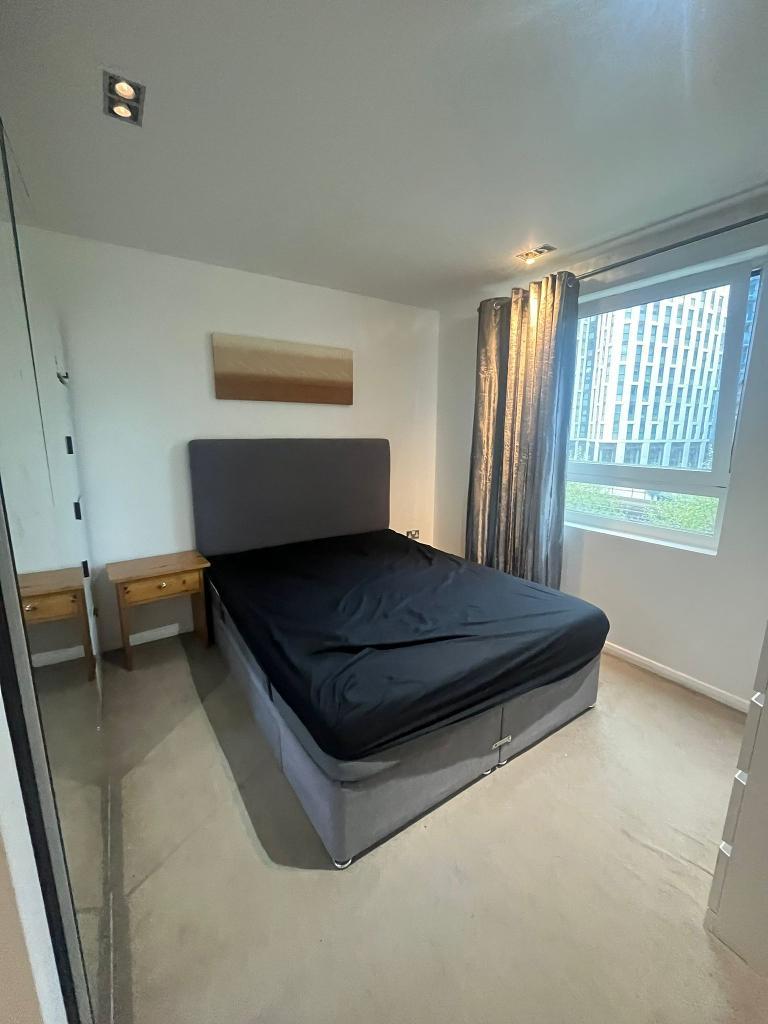 2 Bedroom Flat to Rent in Canary Wharf, E14 9LS