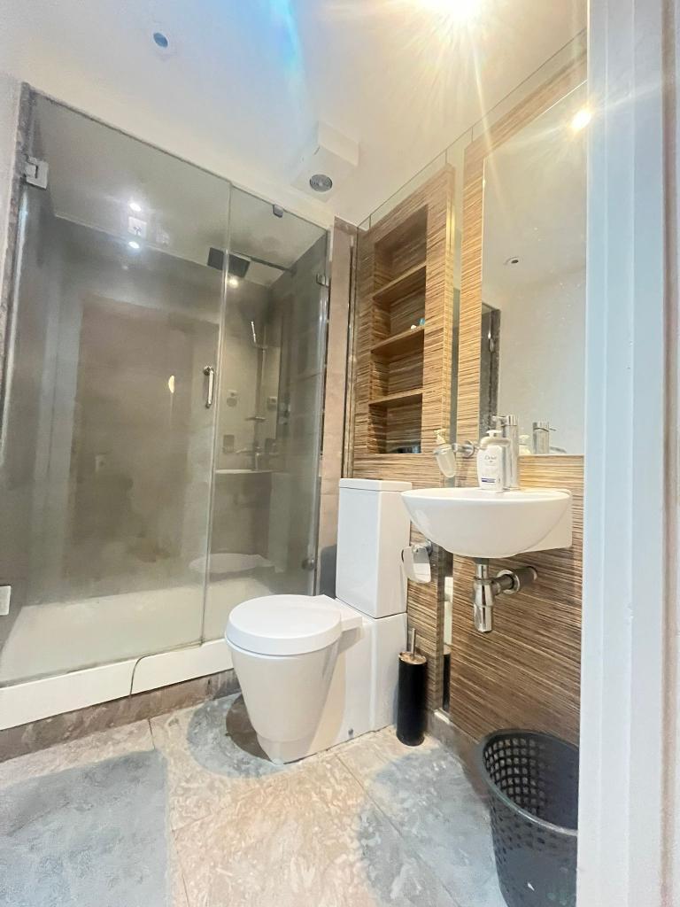 2 Bedroom Flat to Rent in Canary Wharf, E14 9LS