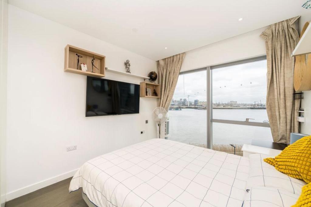 2 Bedroom Apartment to Rent in Greenwich, London, SE10 0BY