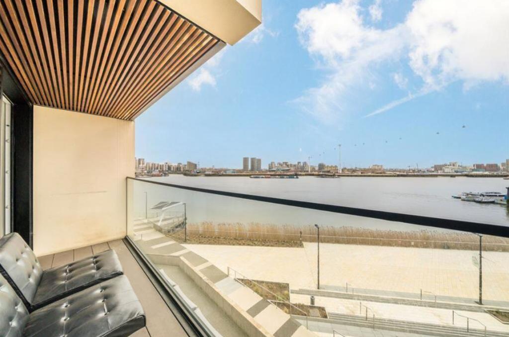 2 Bedroom Apartment to Rent in Greenwich, London, SE10 0BY