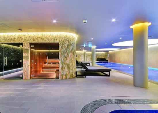 2 Bedroom Apartment for Sale in Blackwall, Canary Wharf, E14 9JD