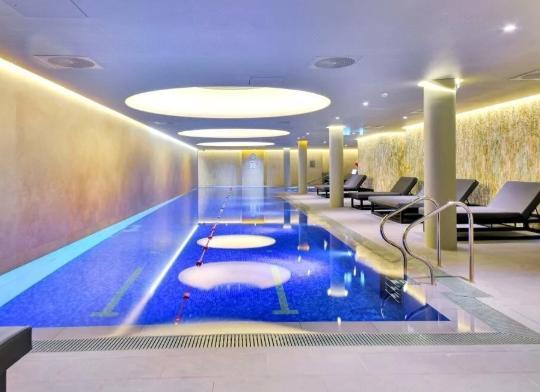 2 Bedroom Apartment for Sale in Blackwall, Canary Wharf, E14 9JD