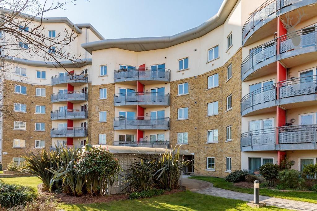 2 Bedroom Flat for Sale in London, E3 2SN