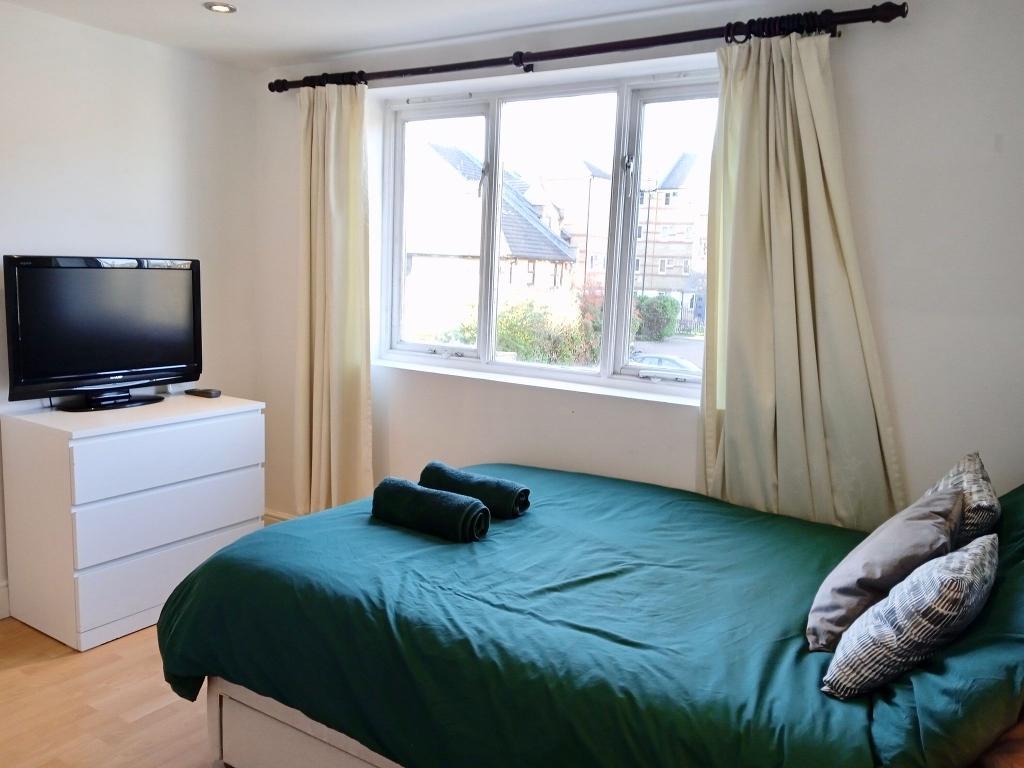 4 Bedroom Terraced to Rent in London, SE16 7UX