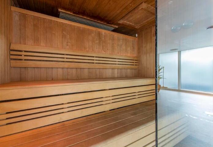 2 Bedroom Apartment to Rent in South Quay, Canary Wharf, E14 9HW