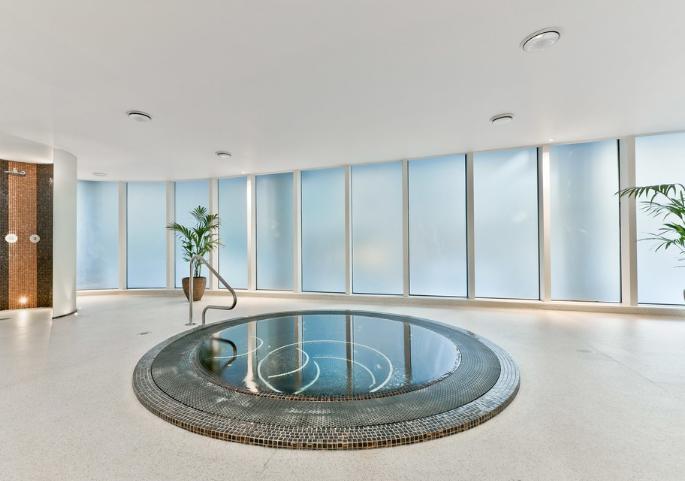 2 Bedroom Apartment to Rent in South Quay, Canary Wharf, E14 9HW
