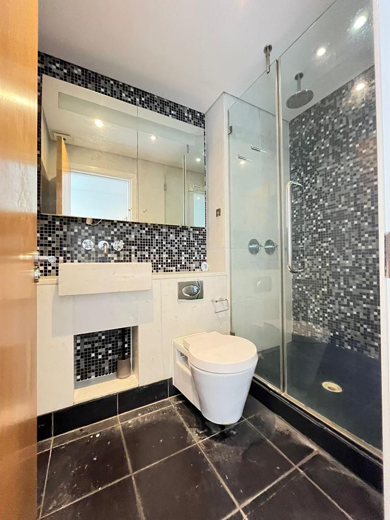 2 Bedroom Apartment to Rent in South Quay, Canary Wharf, E14 9HW
