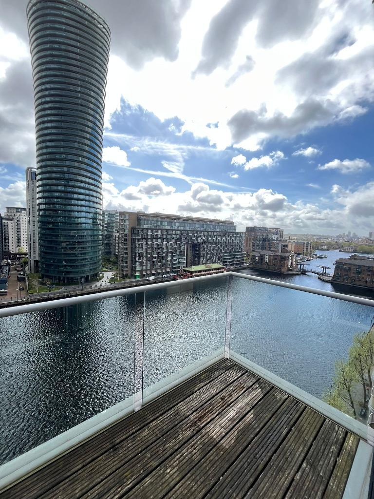2 Bedroom Apartment to Rent in South Quay, Canary Wharf, E14 9HW