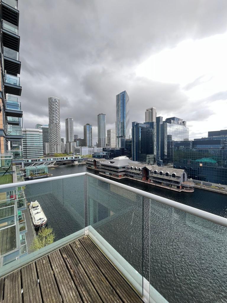2 Bedroom Apartment to Rent in South Quay, Canary Wharf, E14 9HW