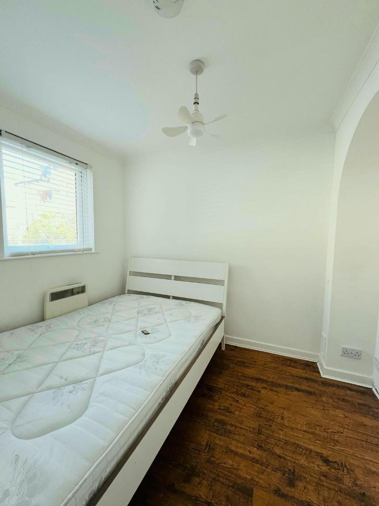 4 Bedroom Semi-Detached to Rent in Mile End, Stratford, Bethel green, E3 2TR