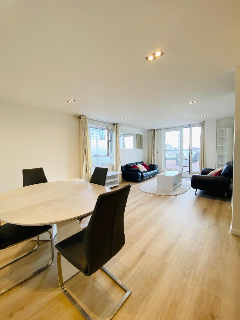 3 Bedroom Apartment to Rent in Canary Wharf, E14 9LU