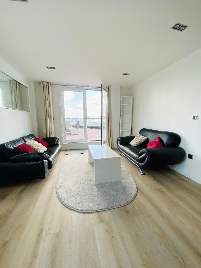 3 Bedroom Apartment to Rent in Canary Wharf, E14 9LU