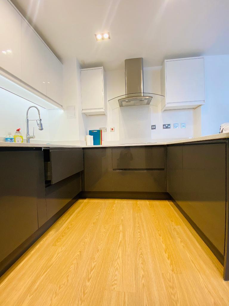 3 Bedroom Apartment to Rent in Canary Wharf, E14 9LU