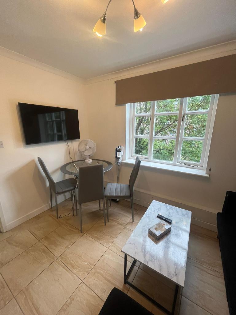 3 Bedroom Flat to Rent in Bow, E15 2PZ