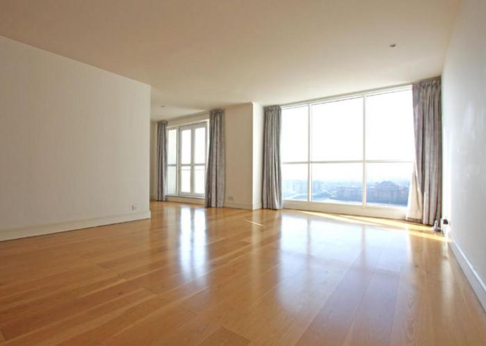 3 Bedroom Apartment to Rent in Canary Wharf, South Quay, E14 8SB