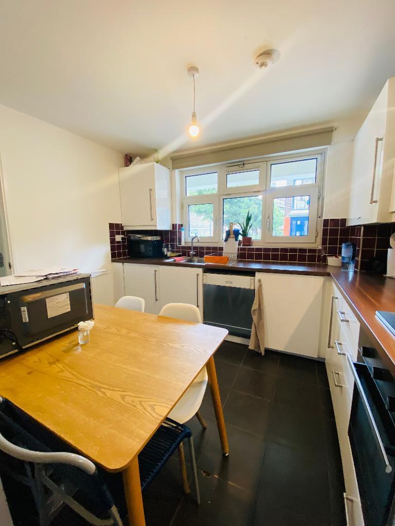 3 Bedroom Maisonette to Rent in Shadwell, Wapping, E1 0AL