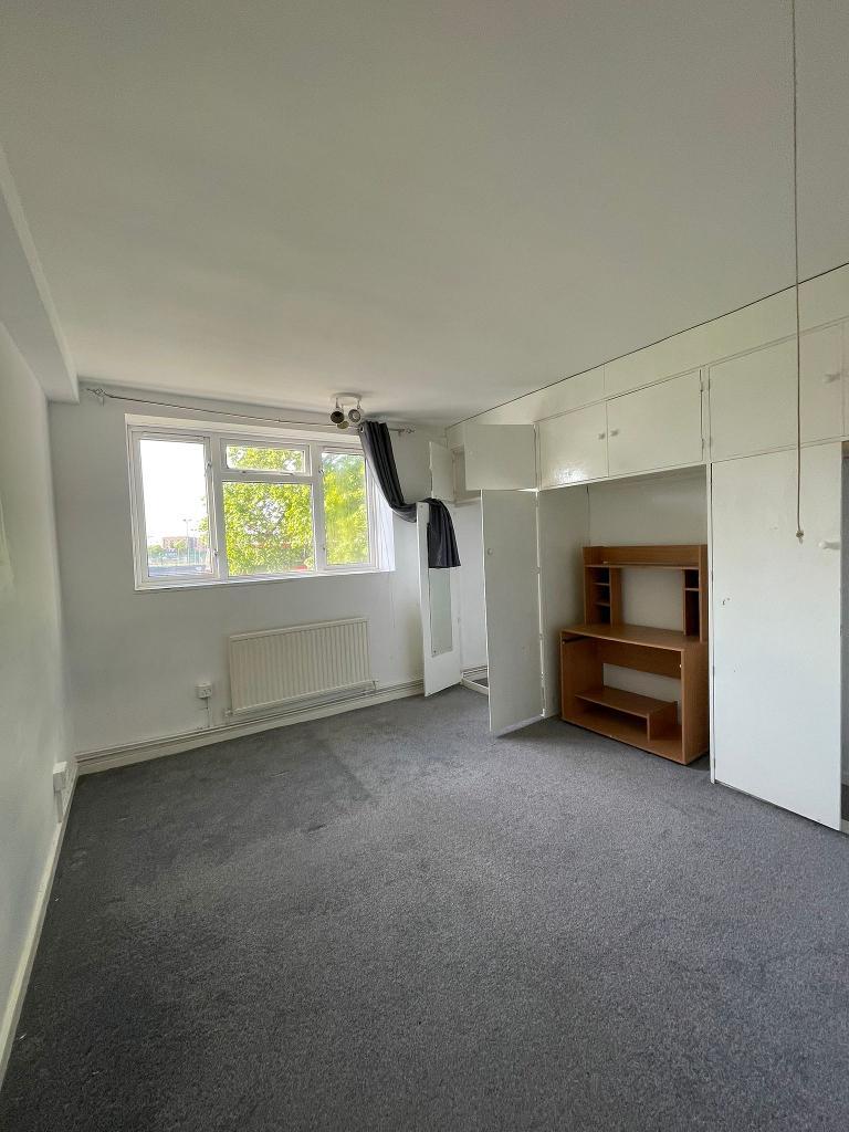 2 Bedroom Flat to Rent in Barking, IG11 8UG