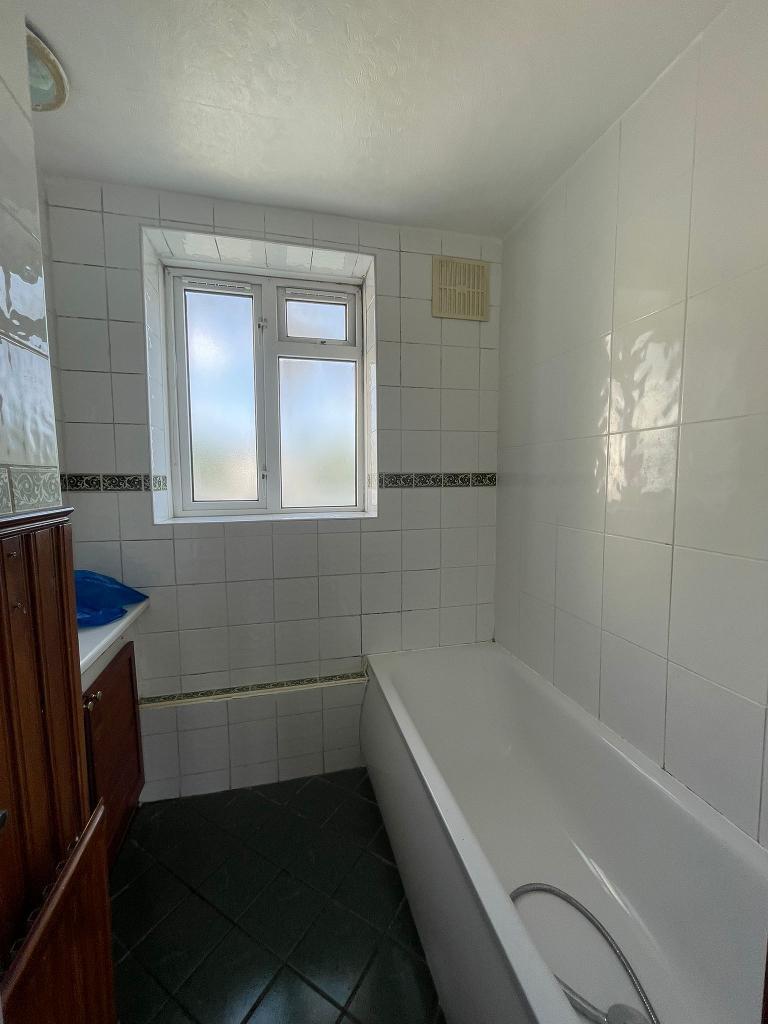 2 Bedroom Flat to Rent in Barking, IG11 8UG