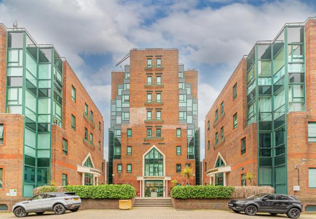 1 Bedroom Flat to Rent in Limeharbour, Crossharbour, Canary Wharf, E14 9QD