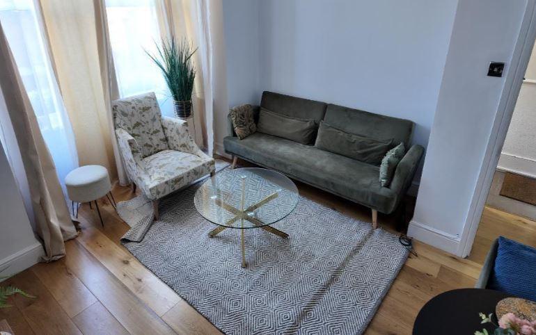 2 Bedroom Flat to Rent in Palmers Green, N13 4UN