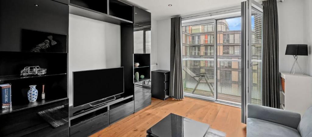 1 Bedroom Apartment for Sale in London, E14 9BL