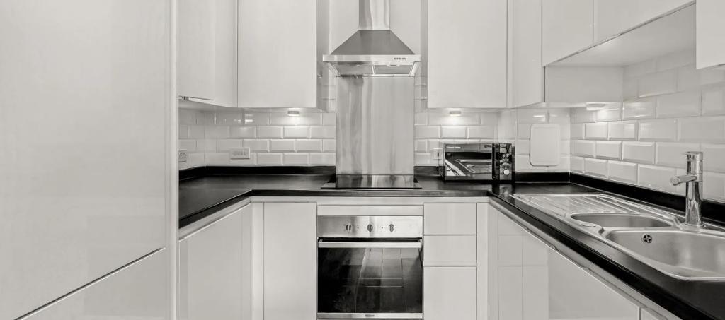 1 Bedroom Apartment for Sale in London, E14 9BL