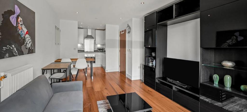 1 Bedroom Apartment for Sale in London, E14 9BL
