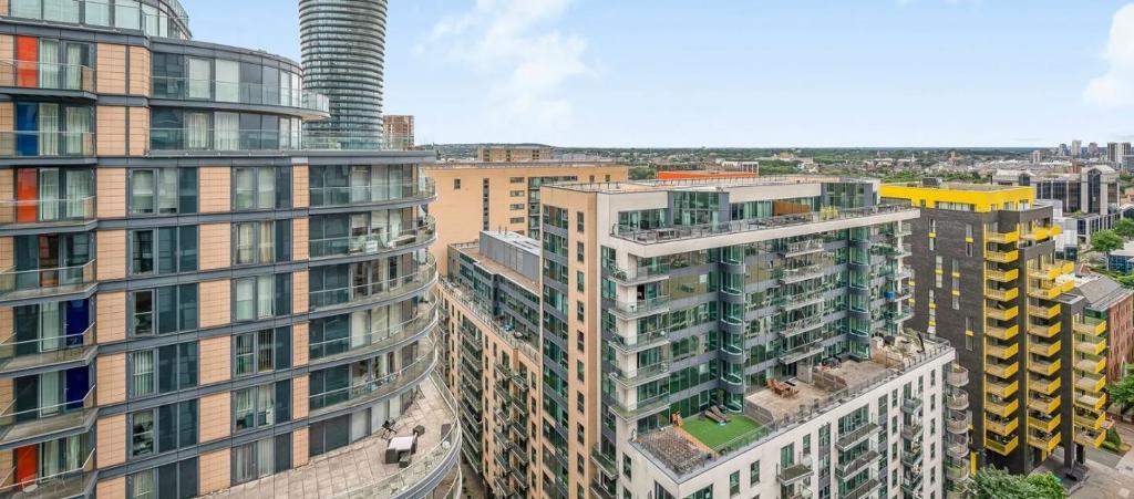 1 Bedroom Apartment for Sale in London, E14 9BL