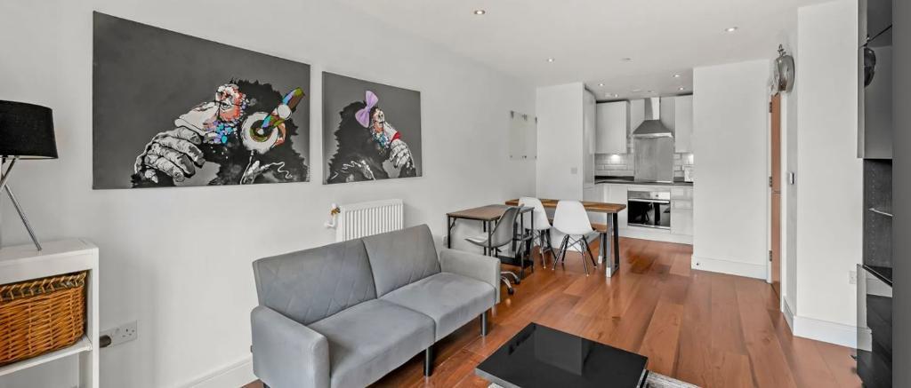 1 Bedroom Apartment for Sale in London, E14 9BL