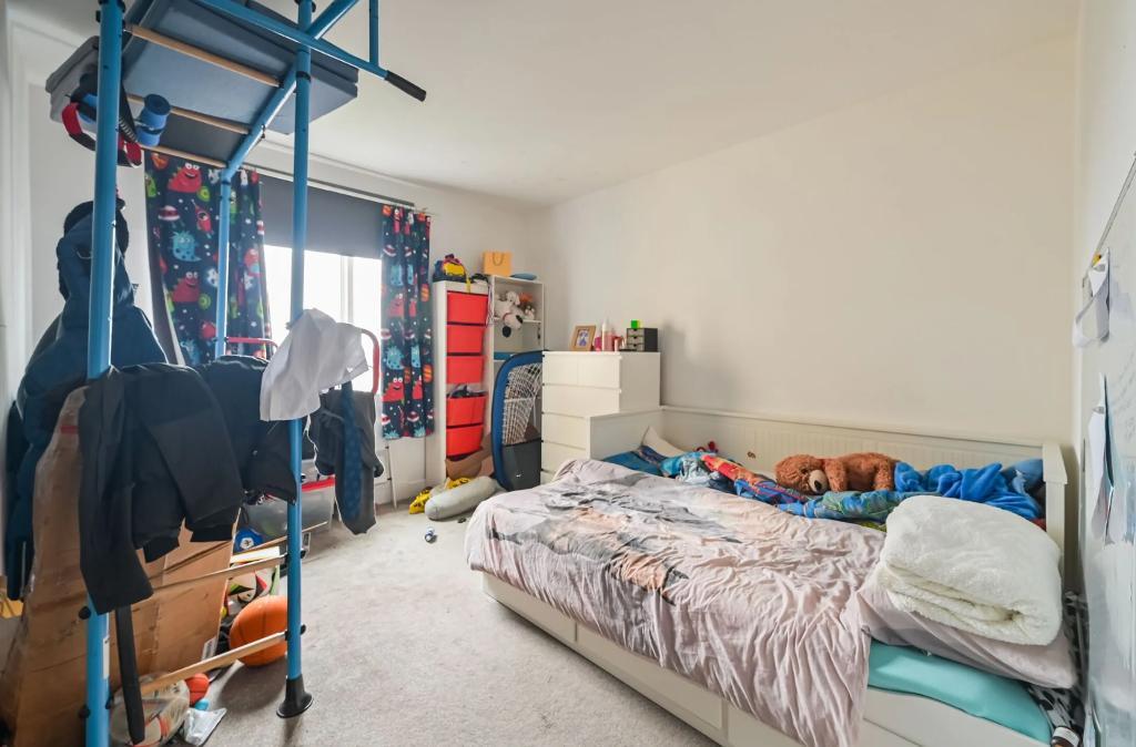 3 Bedroom Apartment to Rent in Canary Wharf, E14 8SB