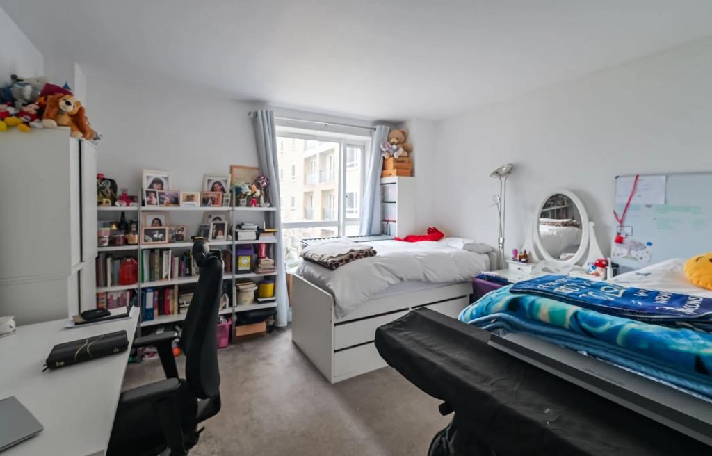 3 Bedroom Apartment to Rent in Canary Wharf, E14 8SB
