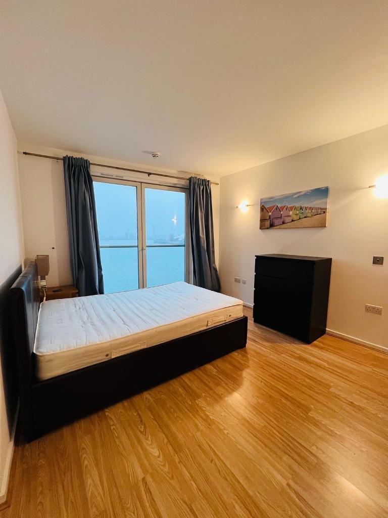 1 Bedroom Flat to Rent in Blackwall, Canary Wharf, E14 9PA