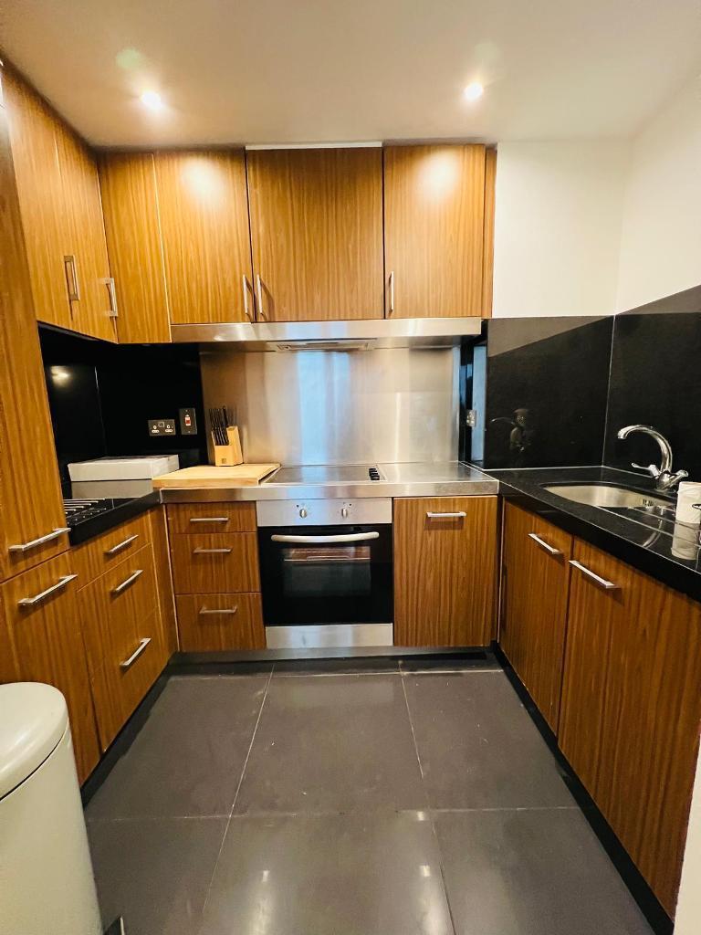 1 Bedroom Flat to Rent in Blackwall, Canary Wharf, E14 9PA