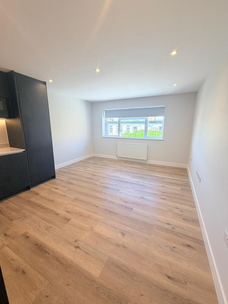 2 Bedroom Flat to Rent in Beckenham, BR3 5JE