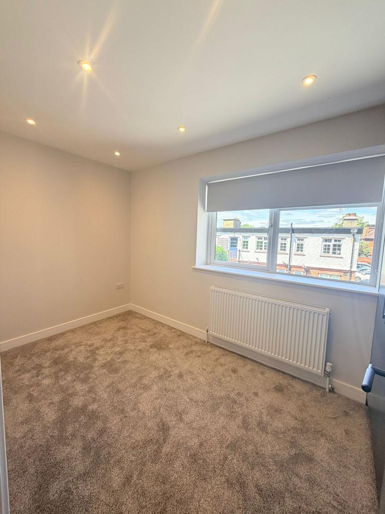 2 Bedroom Flat to Rent in Beckenham, BR3 5JE