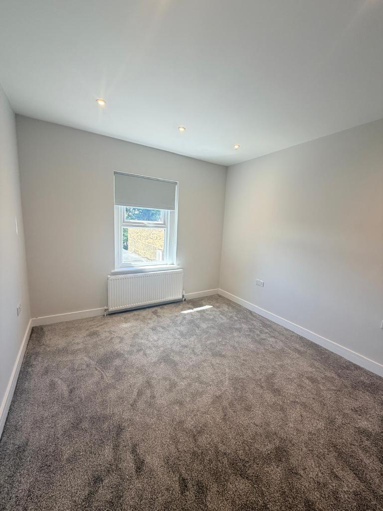 2 Bedroom Flat to Rent in Beckenham, BR3 5JE