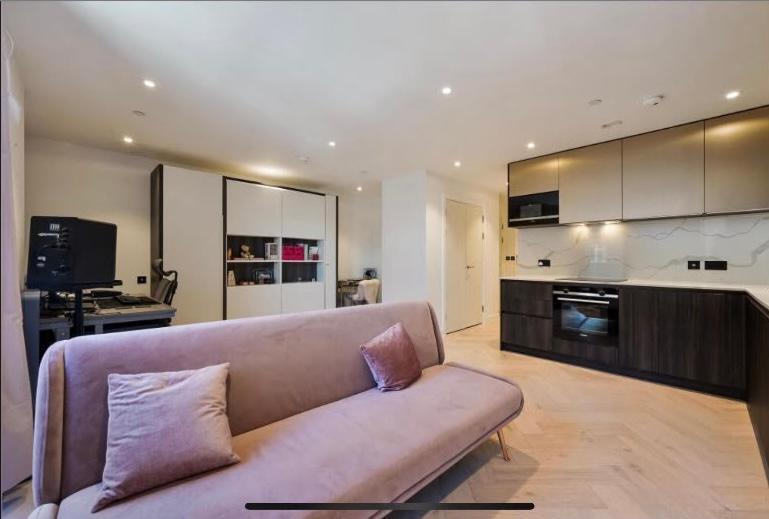 Studio to Rent in Tower Hill, Aldgate, E1 8QU