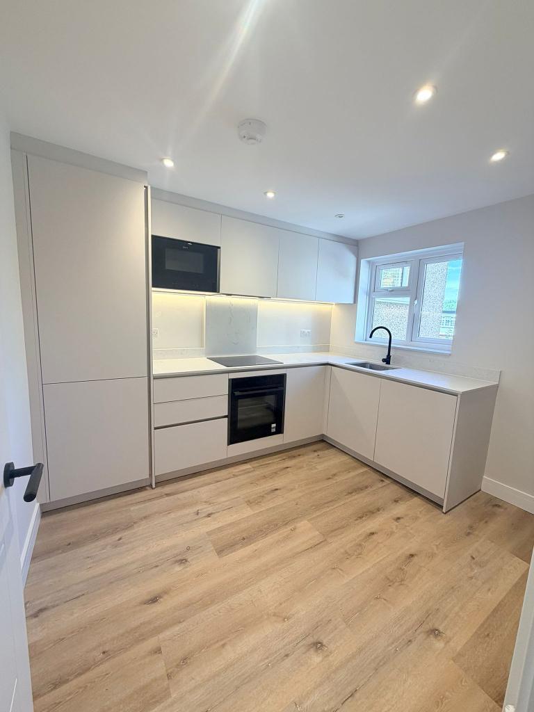 2 Bedroom Flat to Rent in London, BR3 5JE