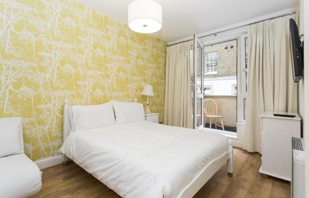 2 Bedroom Apartment to Rent in Farringdon, London, EC1A 7ES