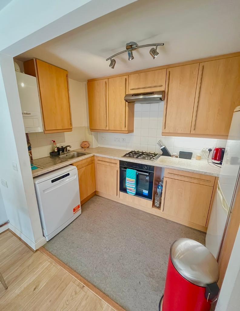 2 Bedroom Flat to Rent in Canary Wharf,South Quay, E14 9LB