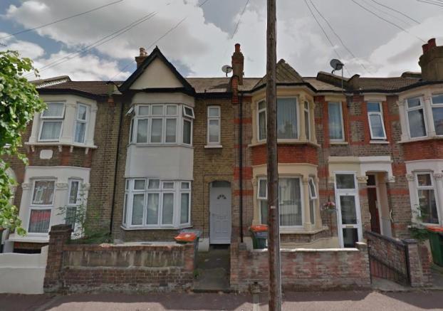 3 Bedroom End Terraced to Rent in Aldersbrook Manor Park, Ilford, E12 5LE