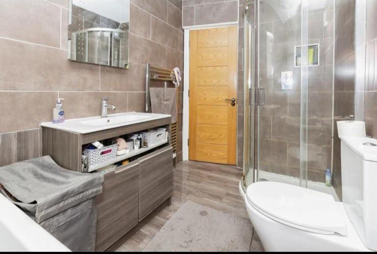 3 Bedroom Semi-Detached to Rent in London, IG5 0QF